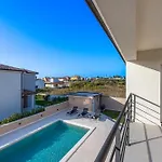 Villa Dvor *