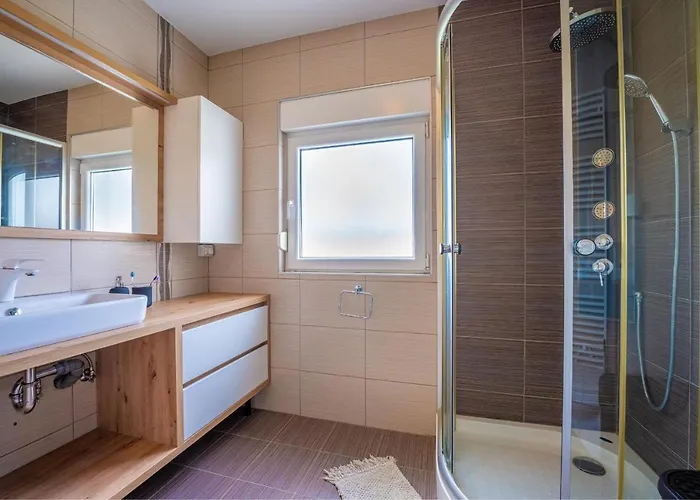 Dvor * וודניאן