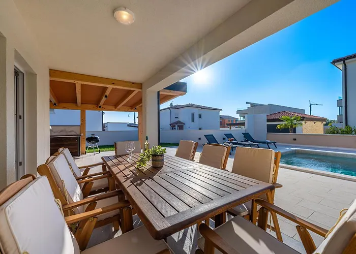 Dvor * וודניאן