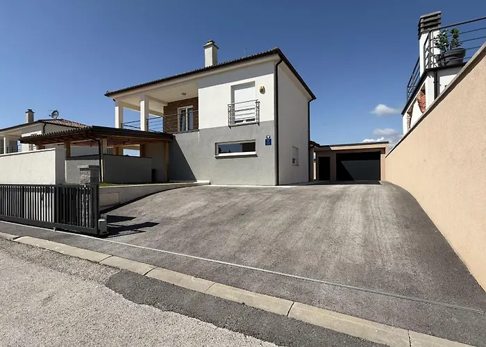 Dvor * וודניאן